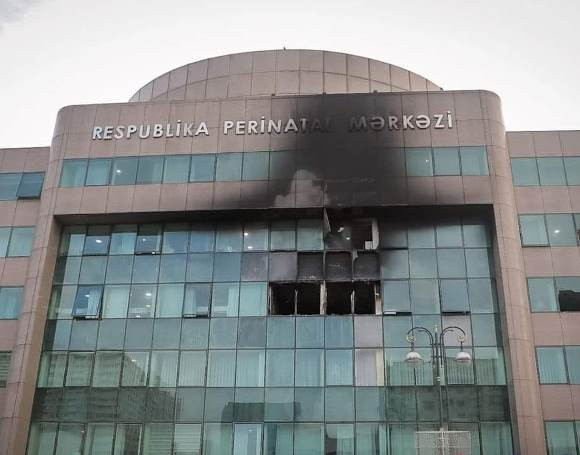 Həkimlər vəziyyəti ağır olan körpələrə baxmayıb - Perinatal Mərkəzdə 7 körpənin öldüyü yanğınla bağlı məhkəmə