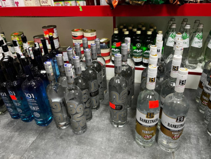Füzulidə marketdə saxta alkoqollu içkilər aşkarlanıb