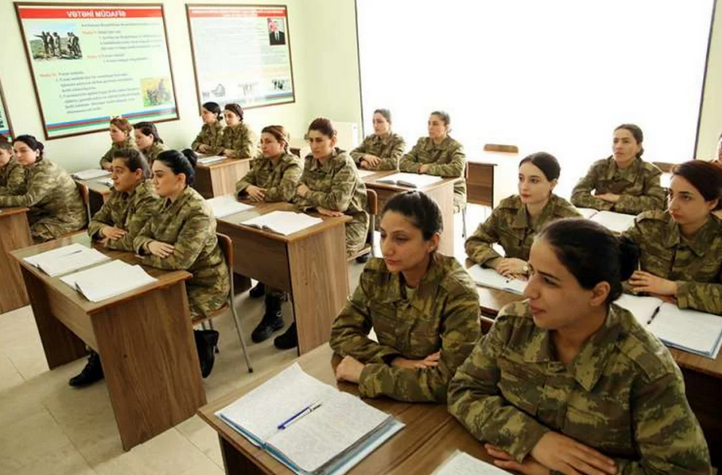 Qadın hərbçilər üçün MAXE müddətinin 3 ildən 6 ayadək azaldılması son oxunuşda qəbul edilib