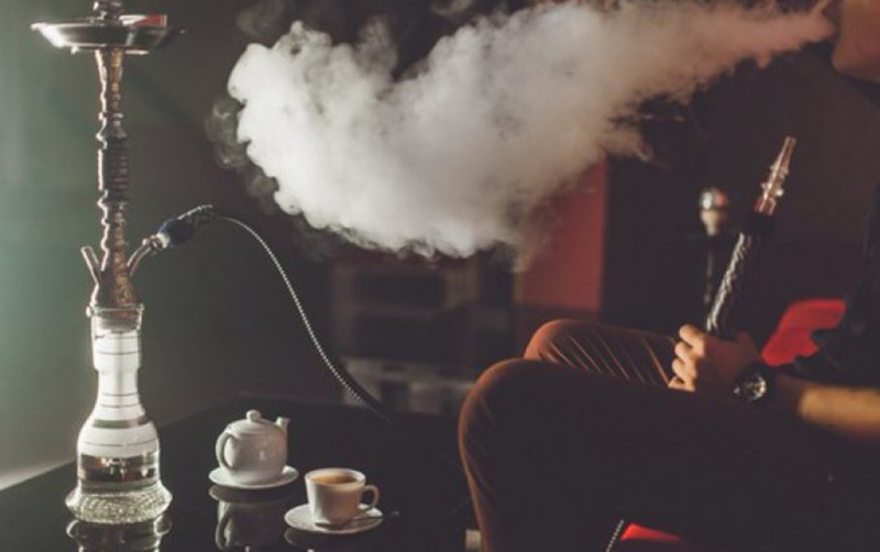 “TikTok”da canlı yayımda qəlyan çəkdi - 750 manat cərimələndi