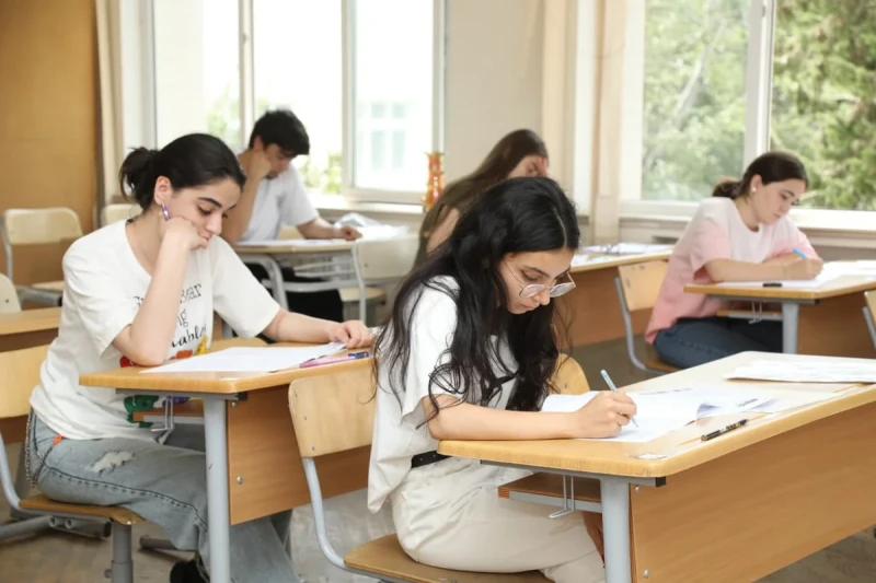 Bazar günü 62 mindən çox şagird üçün buraxılış imtahanı keçiriləcək