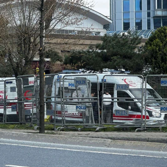 Mustafa Çiftçi: İstanbuldakı atışmada bir şübhəli öldürülüb, hücum edənlərin şəxsiyyəti müəyyənləşib