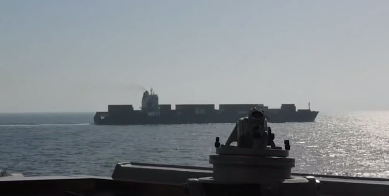 ABŞ ordusu İran gəmisini ələ keçirdi - VİDEO