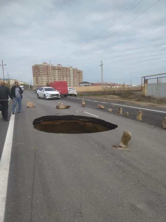 Masazırdakı Zəngilan şəhərciyində yolun çökməsinin səbəbi açıqlanıb