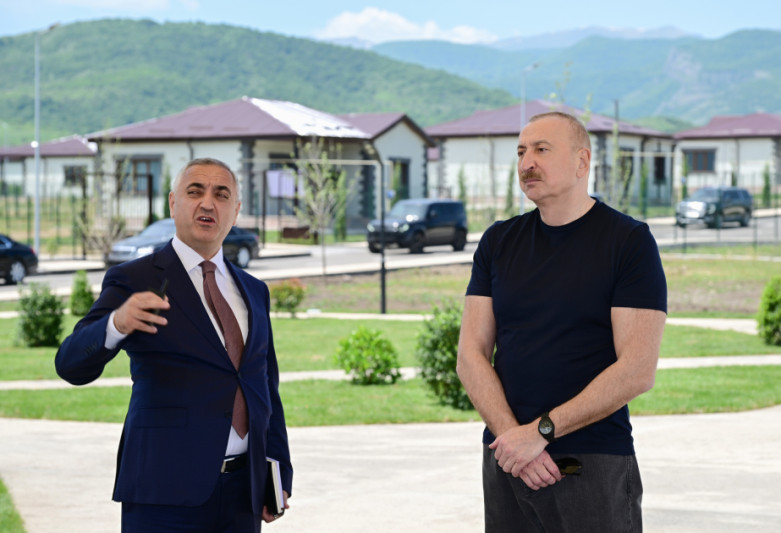 Prezident İlham Əliyev Xocalıda hərbi qulluqçular üçün nəzərdə tutulan fərdi evlərdə yaradılmış şəraitlə tanış olub