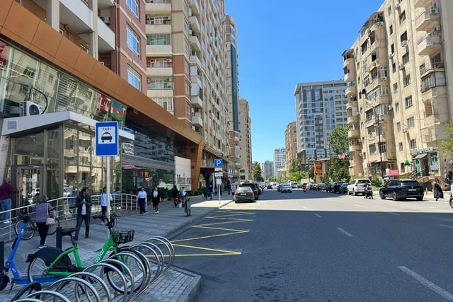 Daha 6 tibb müəssisəsinin yanında minib-düşmə yerləri yaradılıb