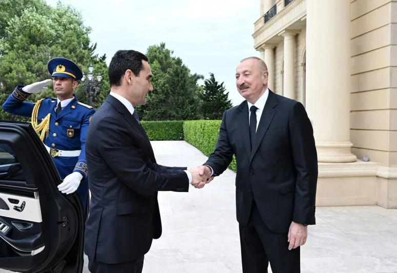 Sərdar Berdiməhəmmədovun Bakıda rəsmi qarşılanma mərasimi olub