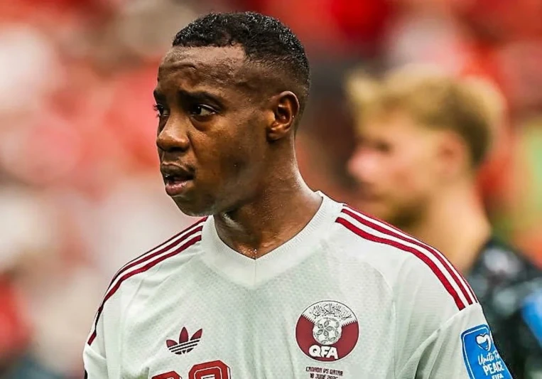 FIFA Qətər millisinin futbolçusu Asim Madibonu 5 oyunluq cəzalandırıb