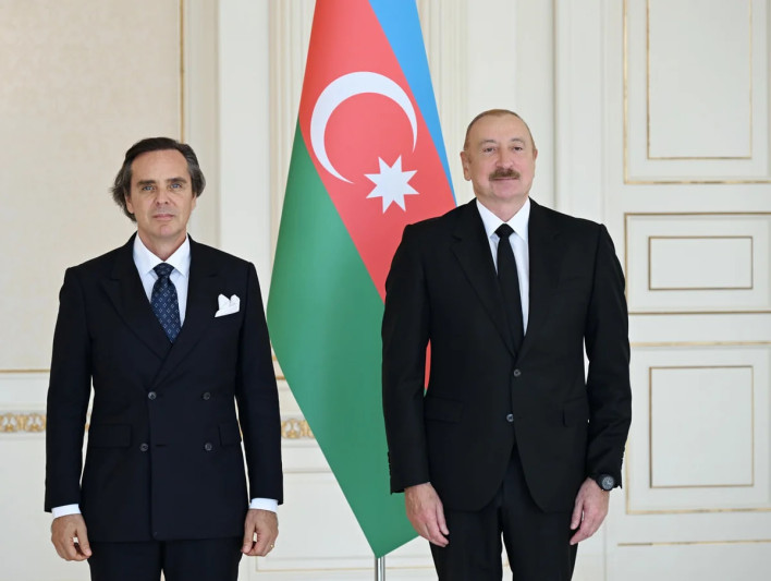 Prezident İlham Əliyev Braziliyanın Azərbaycanda yeni təyin olunmuş səfirinin etimadnaməsini qəbul edib