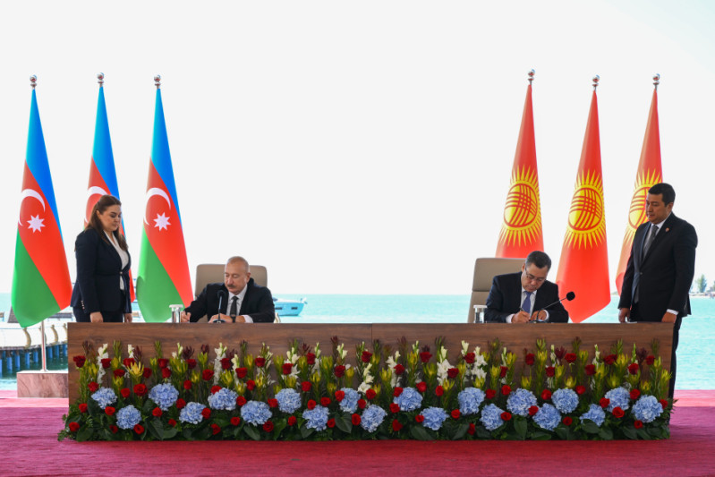 Azərbaycan ilə Qırğızıstan arasında imzalanmış sənədlər mübadilə edilib
