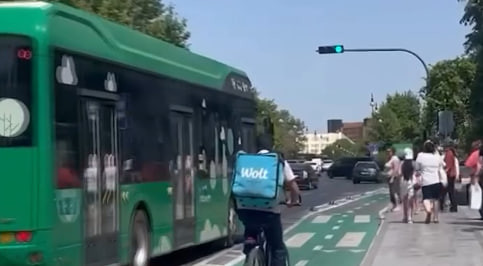 Bakıda velosiped zolaqları və avtobus dayanacaqlarının kəsişməsində təhlükə: Sərnişinlər və sürücülər risk altındadır