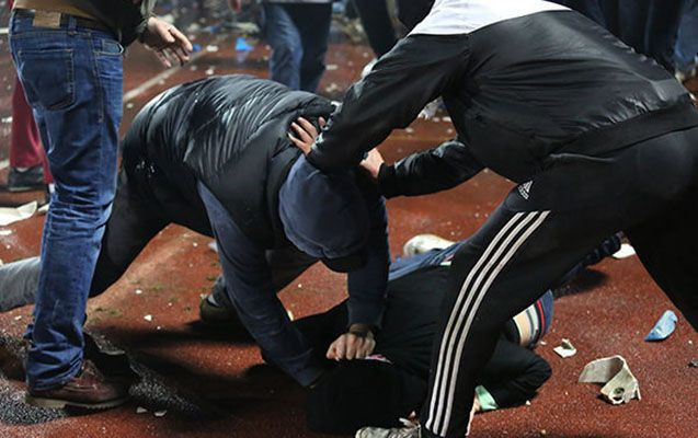 Kişi arvadının qohumunu ailə münasibətlərinə müdaxilə etdiyinə görə fincanla vurdu