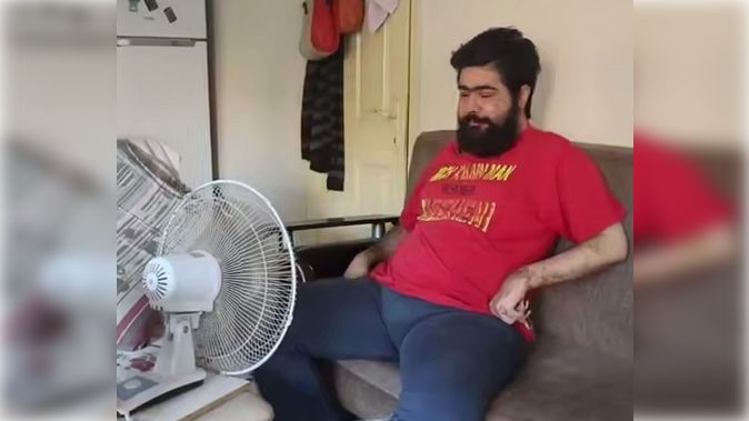 3 ildir evdən çıxmayan telefon aludəçisi müalicəni rədd etdi - VİDEO