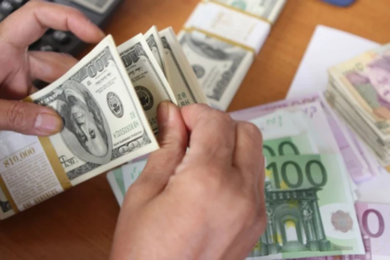 Maliyyə Monitorinqi Xidməti ildə 20 min manatdan çox pul köçürmələrinə məlumat və sənəd tələb edəcək