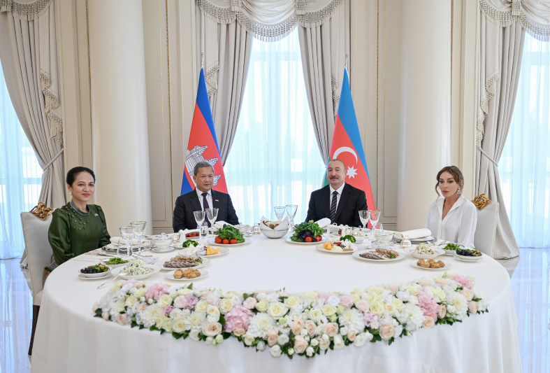 Prezident İlham Əliyevin adından Kamboca Baş nazirinin şərəfinə rəsmi nahar verilib