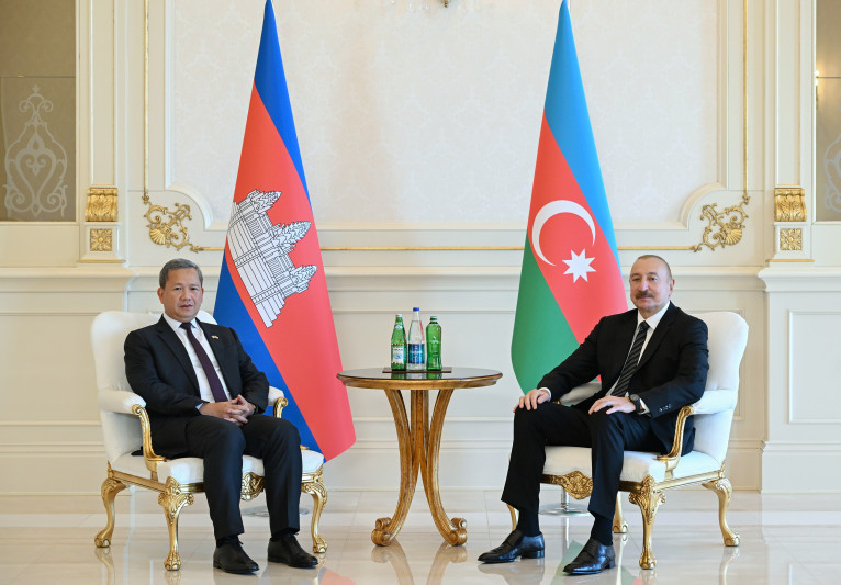 Azərbaycan Prezidenti İlham Əliyevin Kambocanın Baş naziri ilə məhdud tərkibdə görüşü olub