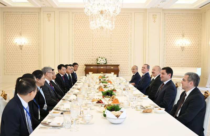 Prezident İlham Əliyevin adından Laos Prezidentinin şərəfinə rəsmi nahar verilib