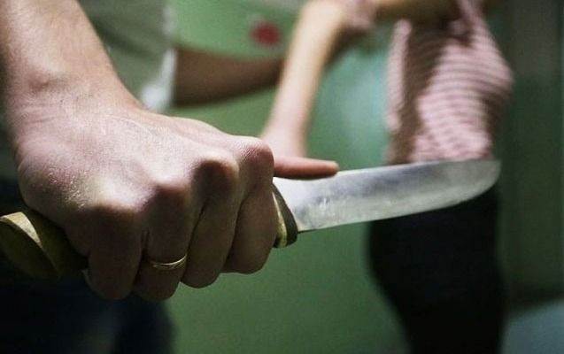 Bakıda qadının bıçaqlanmasının təfərrüatı: Əsəb xəstəsi olan oğluna mane olmaq istəyib...