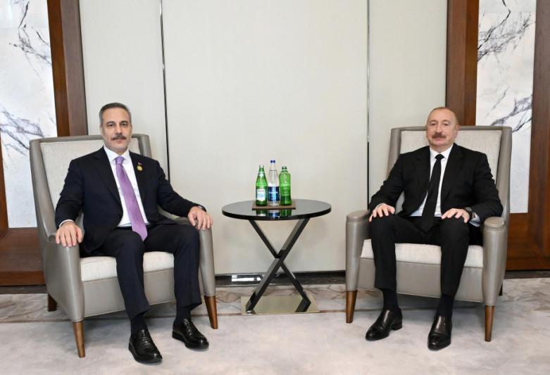 Prezident İlham Əliyev Türkiyənin xarici işlər nazirini qəbul edib