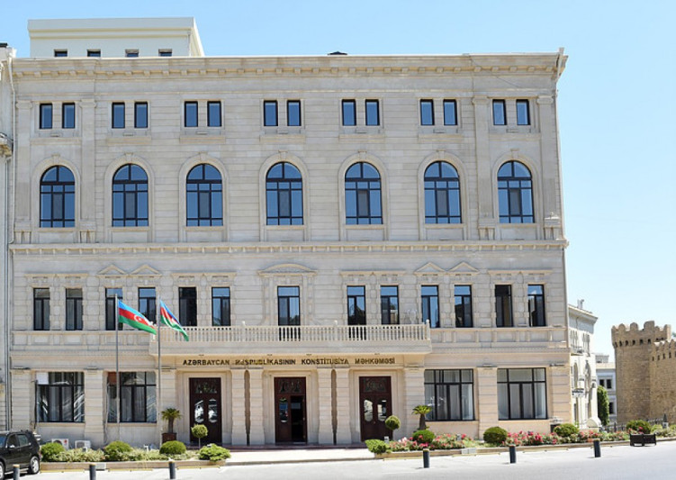 Məhkəmədə cəzaların toplanması qaydası dəqiqləşdi: Amnistiya alanlarla bağlı qərar