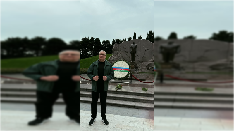 Gennadi Xazanov Fəxri xiyabanı ziyarət edib