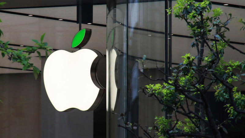 Apple yenidən dünyanın ən bahalı şirkəti olub