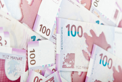 Azərbaycanda dövlət qulluqçularının aylıq vəzifə maaşları artırılıb