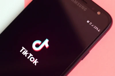 "TikTok"da yazılan şərhə görə adam bıçaqlayan şəxs: "Məni məktəbin həyətinə görüşə çağırdı..."