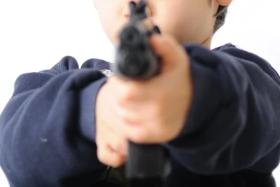 Həyat yoldaşına 15 dəfə atəş açan sabiq polis əməkdaşının cinayət işi icraata verilib
