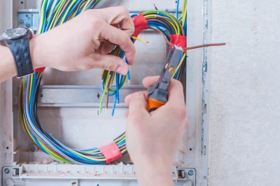 Məktəbdə 34 yaşlı şəxsi elektrik cərəyanı vuraraq öldürüb