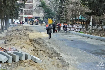 Bakıxanov qəsəbəsində 6 küçədə təmir işlərinə başlanılıb