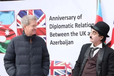 Britaniya səfirliyi Bakıda xeyriyyə yarmarkası təşkil edib