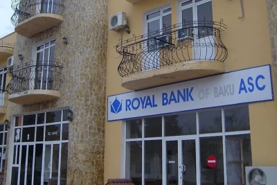 Ləğv edilmiş Royal Bankın rəhbərləri olan ata və oğula cəza verilib