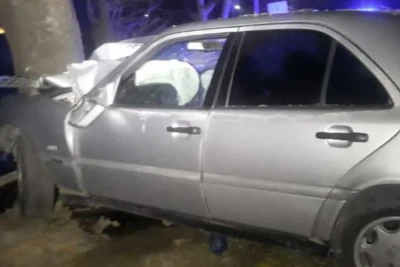 Ağstafada avtomobil ağaca çırpılıb, sürücü ölüb