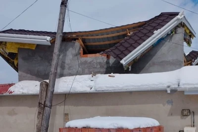 Şamaxıda yağan qar evin damını uçurub