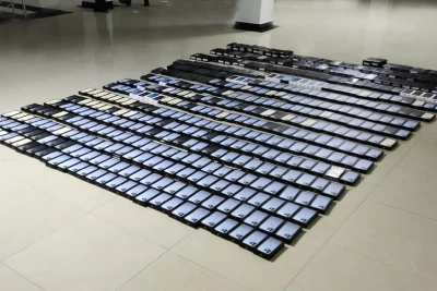 Gürcüstandan gələn avtomobillərdə siqaret və telefon aksesuarları aşkarlanıb