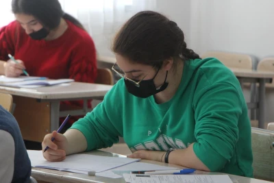 9-cu sinif şagirdləri buraxılış imtahanlarını verib: 1 nəfər imtahandan xaric edilib