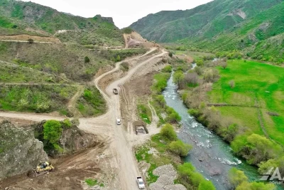 Laçına daxil olmadan avtomobil yolu tikilir