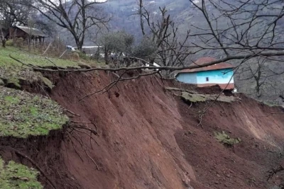 Lerikdə yenidən torpaq sürüşməsi olub