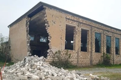 Bərdədə dərs zamanı məktəbin bir hissəsi uçub