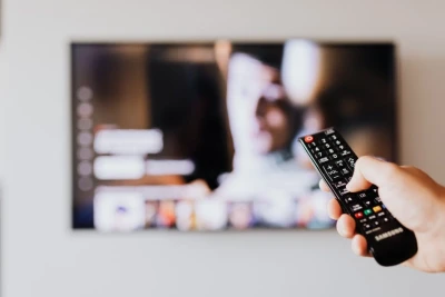 Efirlərdə təhqirlərə yol verən televiziya yayımçılarına xəbərdarlıq edilib