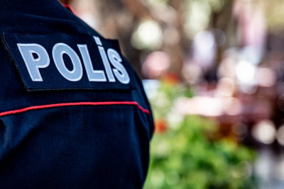 Lerikdə axtarışda olan şəxs və oğlu polisi yaba ilə yaralayıblar