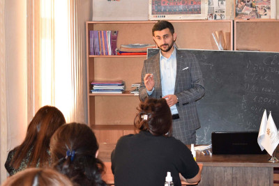 Ağdamda Gənclərin biznes emalatxanası layihəsi çərçivəsində təlimlər keçirilib