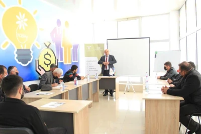3 mindən çox şəxs üçün biznes təlimləri keçirilib