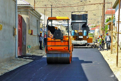 Lökbatan qəsəbəsində yol yenidən qurulur