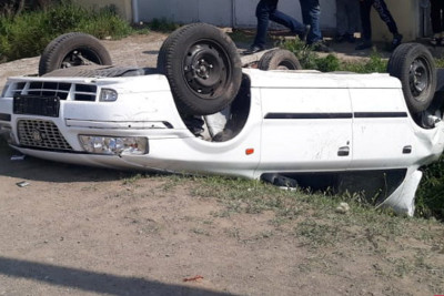 Tovuzda avtomobil iti vurmamaq üçün idarəetməni itirib və kanala düşüb