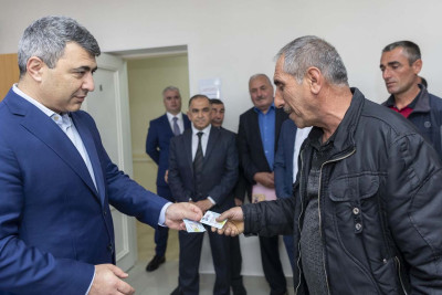 Nazir İnam Kərimov Qusarda vətəndaşları qəbul edib