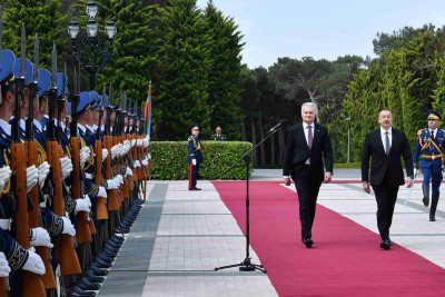Azərbaycanda səfərdə olan Litva Prezidentinin rəsmi qarşılanma mərasimi olub