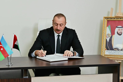 Prezident İlham Əliyev BƏƏ səfirliyində olub