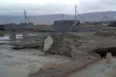 Hacıqabulda güclü sel körpünü uçurub